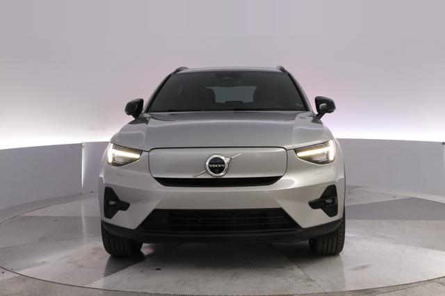 2023 Volvo XC40 Recharge — photo 9 of 26