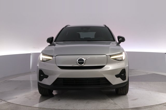 2023 Volvo XC40 Recharge — photo 9 of 26