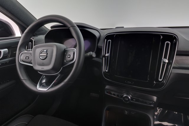 2023 Volvo XC40 Recharge — photo 20 of 26