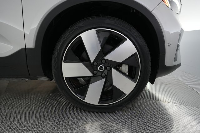 2023 Volvo XC40 Recharge — photo 16 of 26
