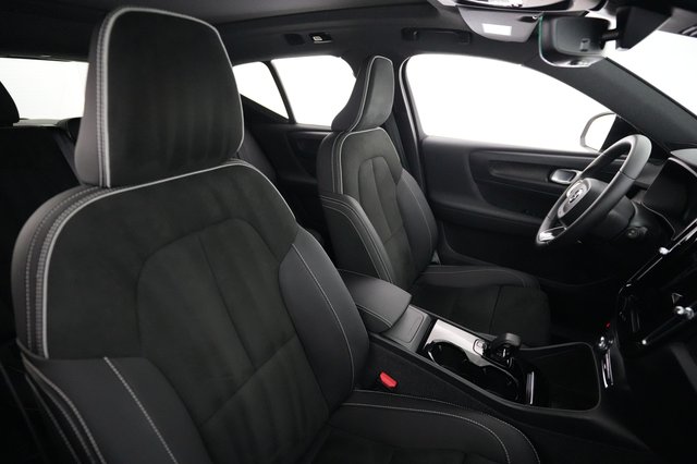 2023 Volvo XC40 Recharge — photo 18 of 26