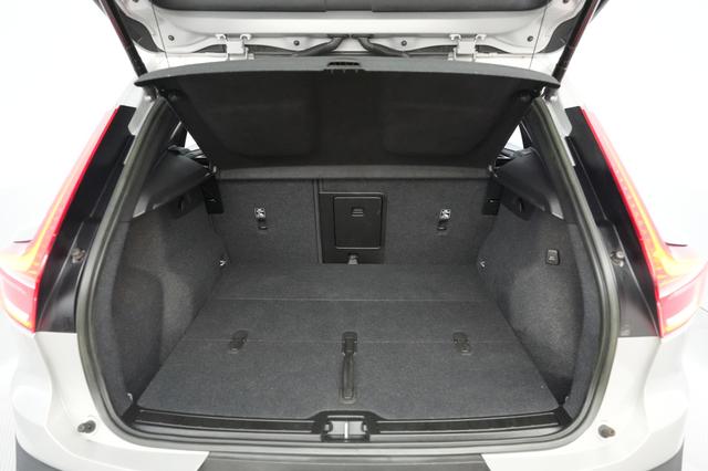 2023 Volvo XC40 Recharge — photo 6 of 26