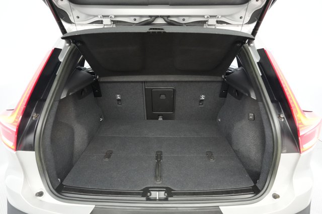 2023 Volvo XC40 Recharge — photo 6 of 26