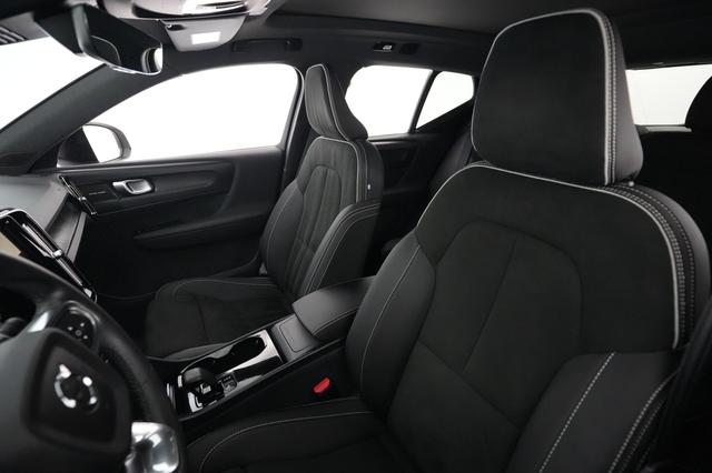 2023 Volvo XC40 Recharge — photo 3 of 26