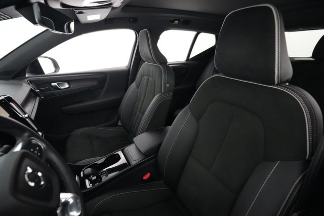 2023 Volvo XC40 Recharge — photo 3 of 26