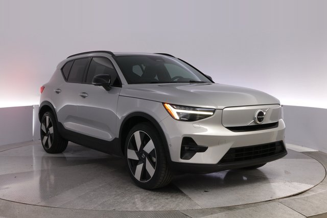 2023 Volvo XC40 Recharge — photo 10 of 26