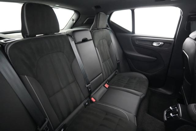 2023 Volvo XC40 Recharge — photo 4 of 26