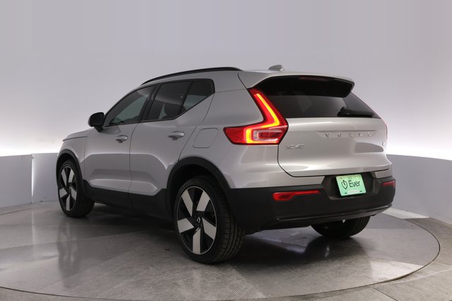 2023 Volvo XC40 Recharge — photo 13 of 26