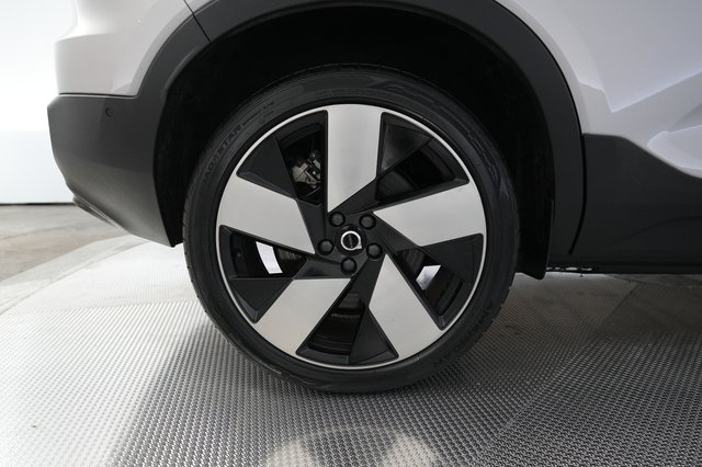 2023 Volvo XC40 Recharge — photo 17 of 26