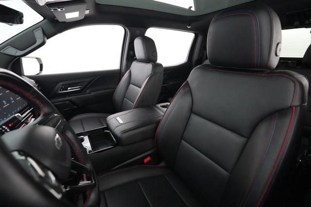 2024 Chevrolet Silverado EV — photo 3 of 23