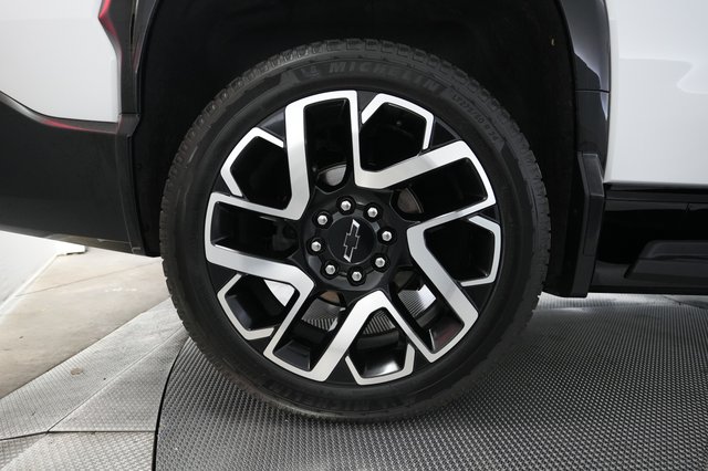 2024 Chevrolet Silverado EV — photo 11 of 23