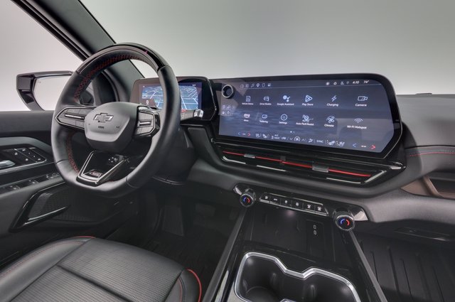 2024 Chevrolet Silverado EV — photo 14 of 23