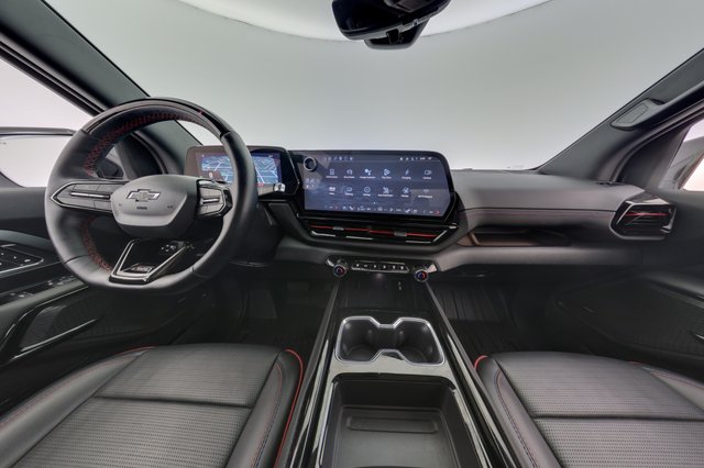 2024 Chevrolet Silverado EV — photo 15 of 23