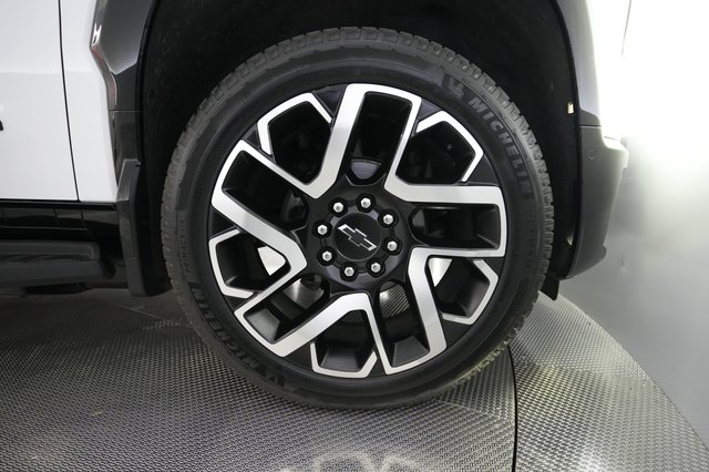 2024 Chevrolet Silverado EV — photo 10 of 23