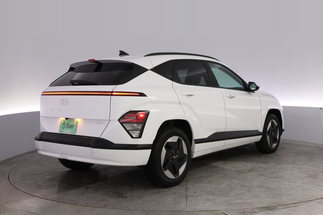 2024 Hyundai Kona Electric — photo 2 of 23