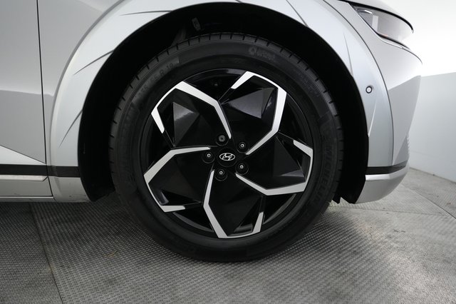 2024 Hyundai IONIQ 5 — photo 16 of 24