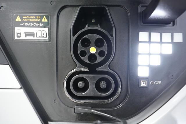 2024 Hyundai IONIQ 5 — photo 8 of 24