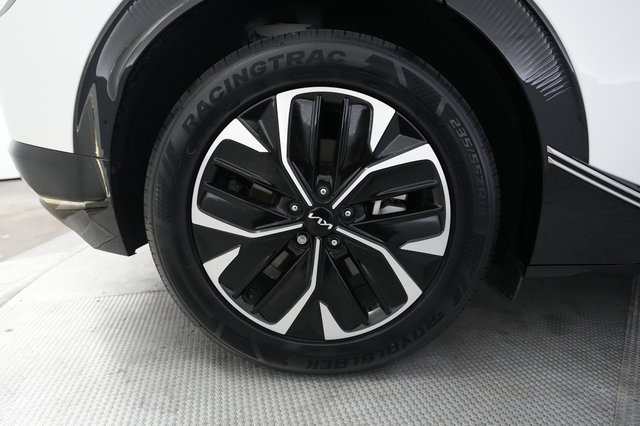 2024 Kia EV6 — photo 17 of 26