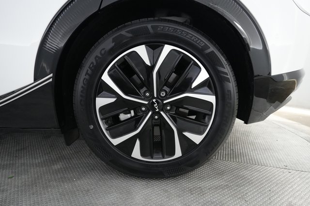 2024 Kia EV6 — photo 7 of 26