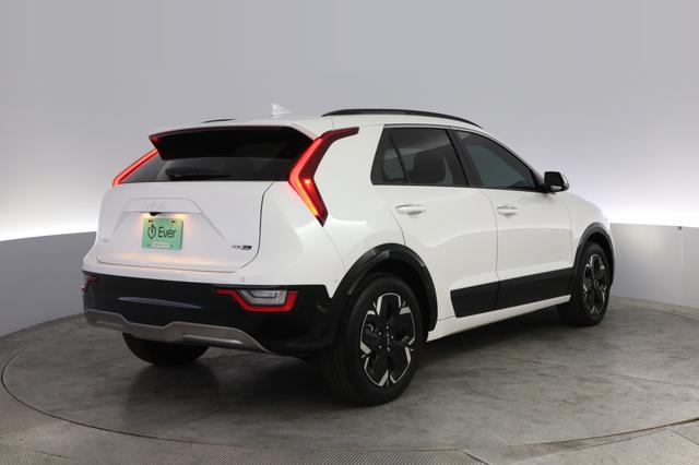 2024 Kia Niro EV — photo 2 of 24