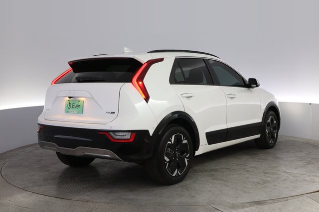 2024 Kia Niro EV — photo 2 of 24