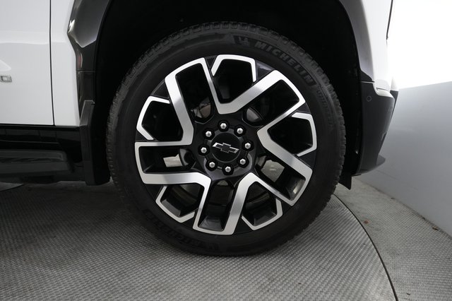 2024 Chevrolet Silverado EV — photo 10 of 16