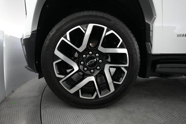 2024 Chevrolet Silverado EV — photo 9 of 16