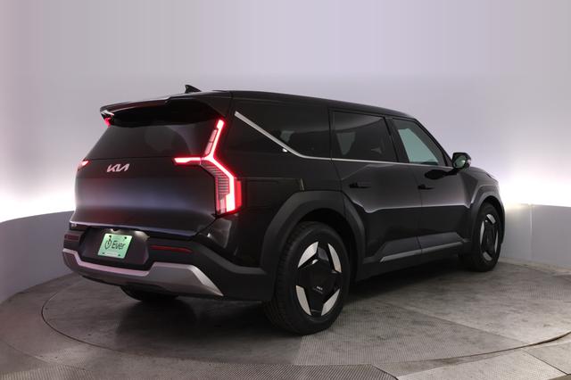 2024 Kia EV9 — photo 2 of 32