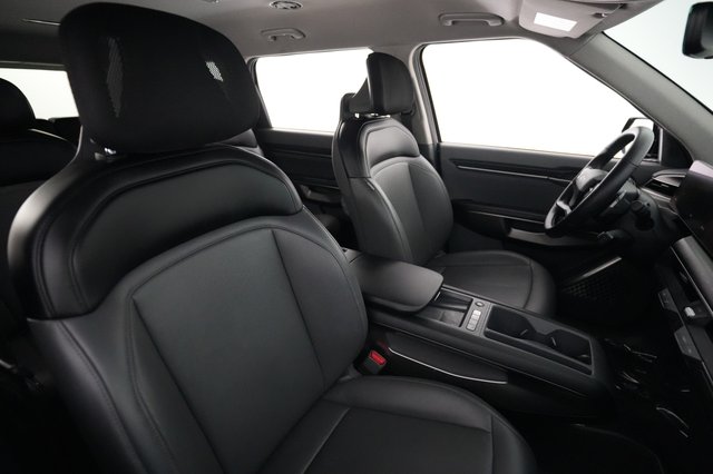 2024 Kia EV9 — photo 18 of 32