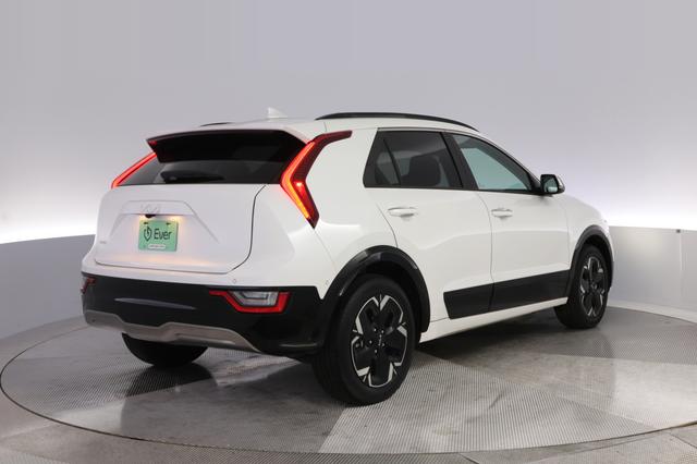 2024 Kia Niro EV — photo 2 of 24