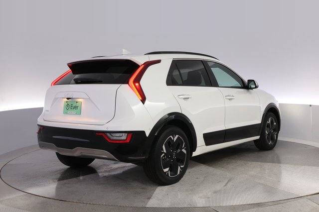2024 Kia Niro EV — photo 2 of 24