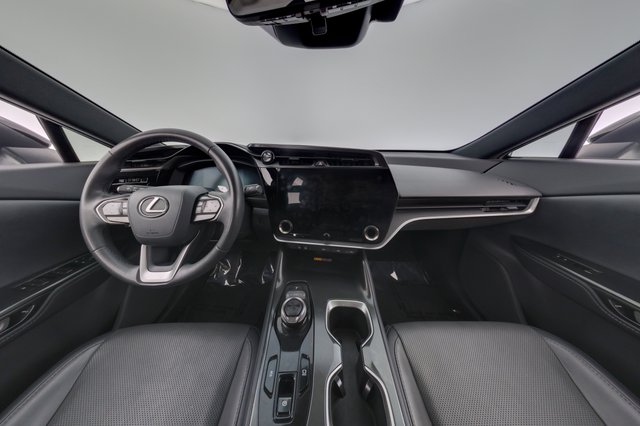 2024 Lexus RZ — photo 21 of 28