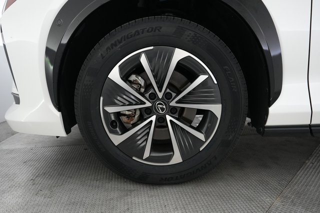 2024 Lexus RZ — photo 15 of 28