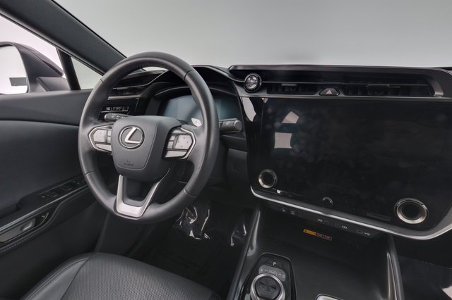 2024 Lexus RZ — photo 20 of 28