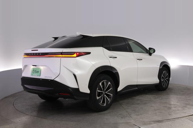 2024 Lexus RZ — photo 2 of 28