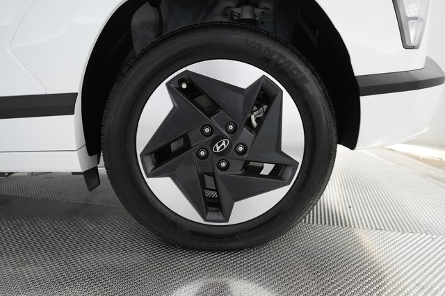 2024 Hyundai Kona Electric — photo 7 of 28