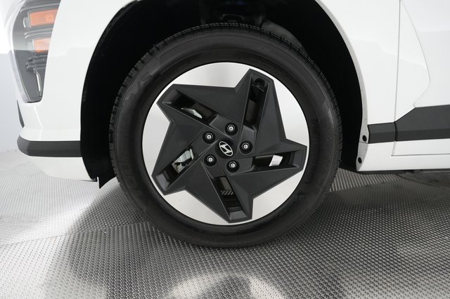 2024 Hyundai Kona Electric — photo 15 of 28