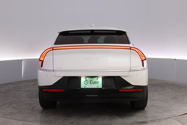 2024 Kia EV6 — photo 12 of 23