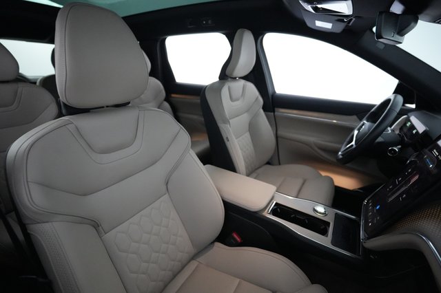 2025 Volvo EX90 — photo 18 of 26