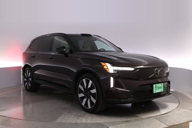 2025 Volvo EX90 — photo 10 of 26