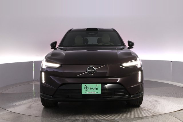 2025 Volvo EX90 — photo 9 of 26