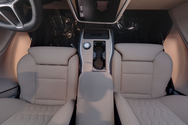 2025 Volvo EX90 — photo 24 of 26