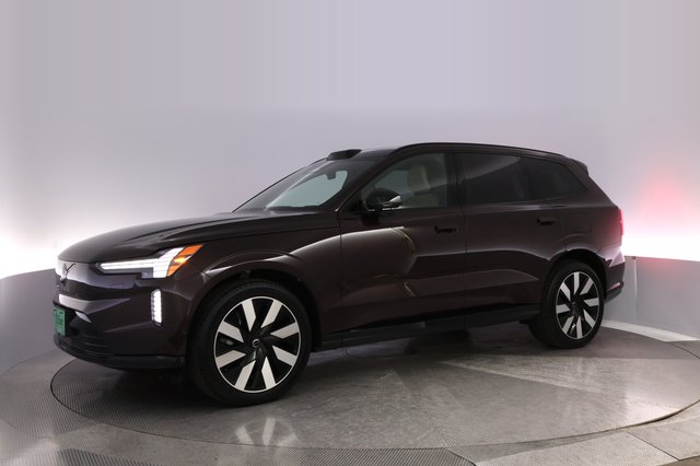 2025 Volvo EX90 — photo 14 of 26