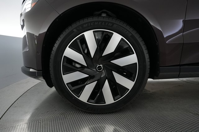 2025 Volvo EX90 — photo 15 of 26