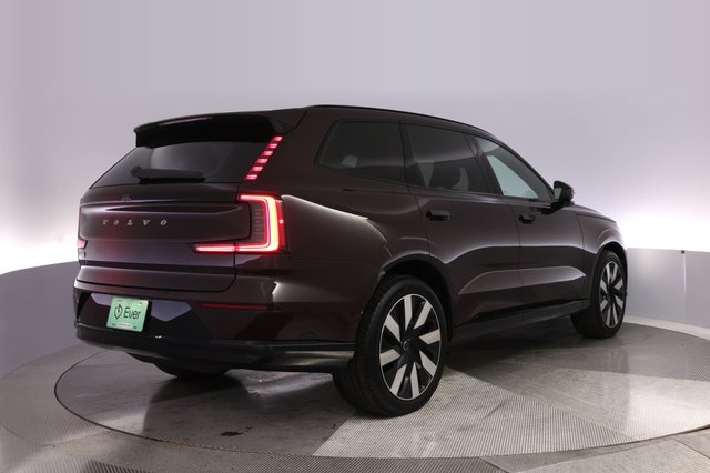 2025 Volvo EX90 — photo 2 of 26
