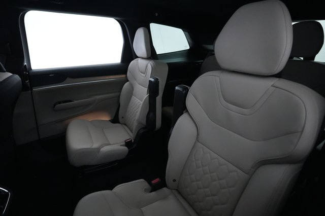 2025 Volvo EX90 — photo 19 of 26