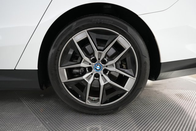 2025 BMW i5 — photo 7 of 23