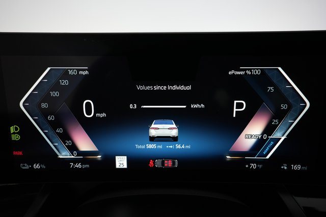2025 BMW i5 — photo 5 of 23
