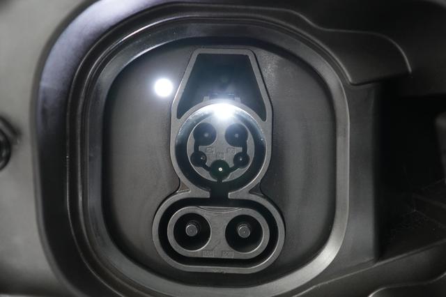 2025 BMW i5 — photo 8 of 23