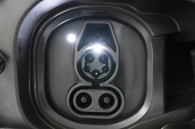 2025 BMW i5 — photo 8 of 23